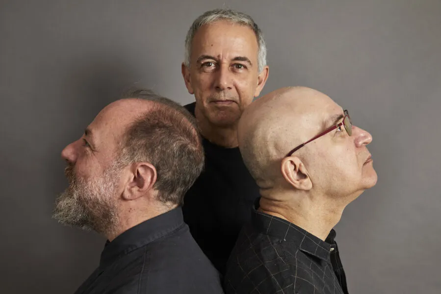 Trio formado por Herbert Vianna, Bi Ribeiro e João Barone