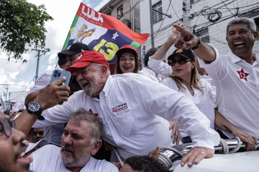 Lula durante última passagem em Salvador no dia 30 de setembro, antes do primeiro turno