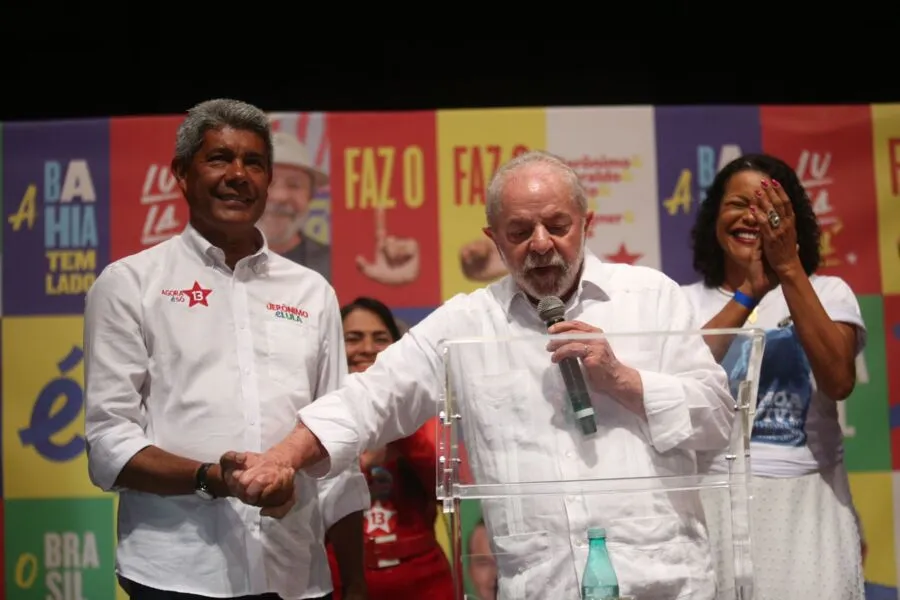 Jerônimo discursou ao lado de Lula antes da caminhada que reuniu milhares de pessoas na Ondina-Barra