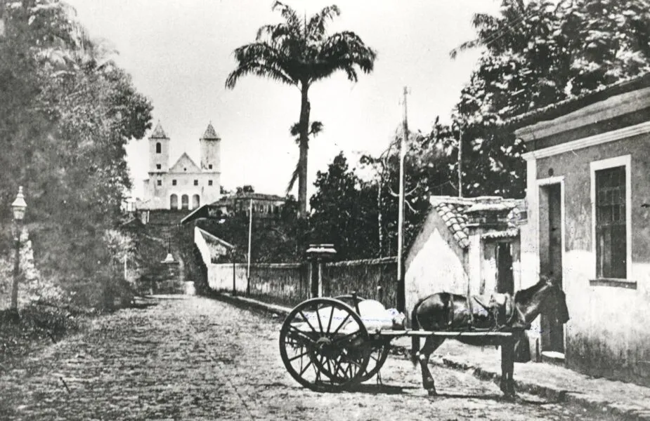 A Barra foi ligada ao centro antigo por meio da Avenida Sete