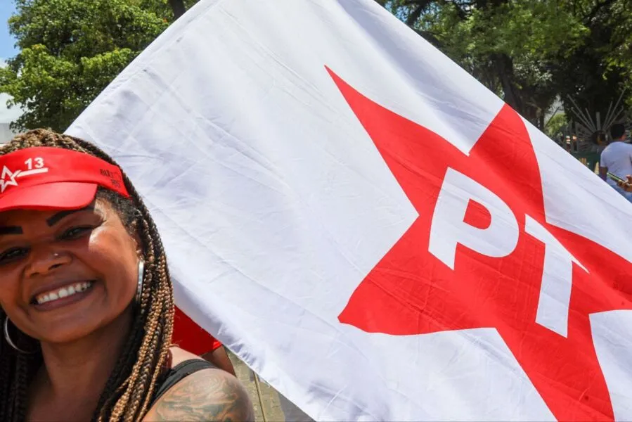 "Dá um orgulho danado ver a força e a vitalidade da militância do PT Bahia", declarou o presidente