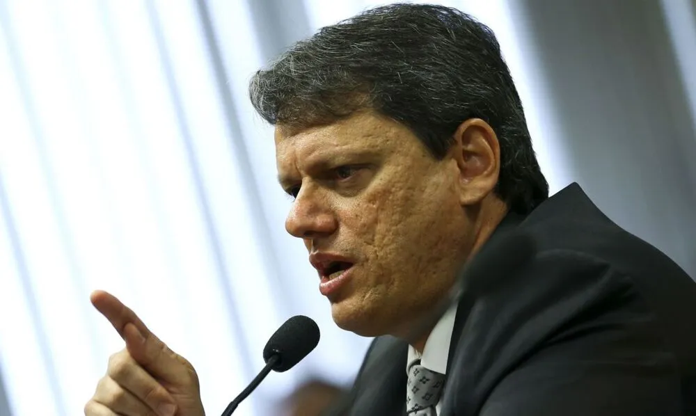 Em sua página no Twitter, Tarcísio se disse vítima de um ataque de criminosos