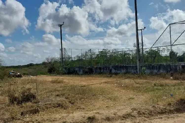 Espaços de lazer da população foram abandonados pela Prefeitura