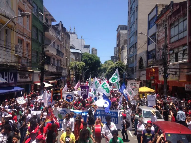Imagem ilustrativa da imagem Estudantes fazem ato pela universidade pública e contra Bolsonaro