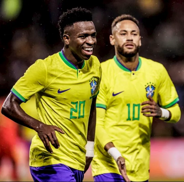 Vini Jr e Neymar em ação pela seleção brasileira