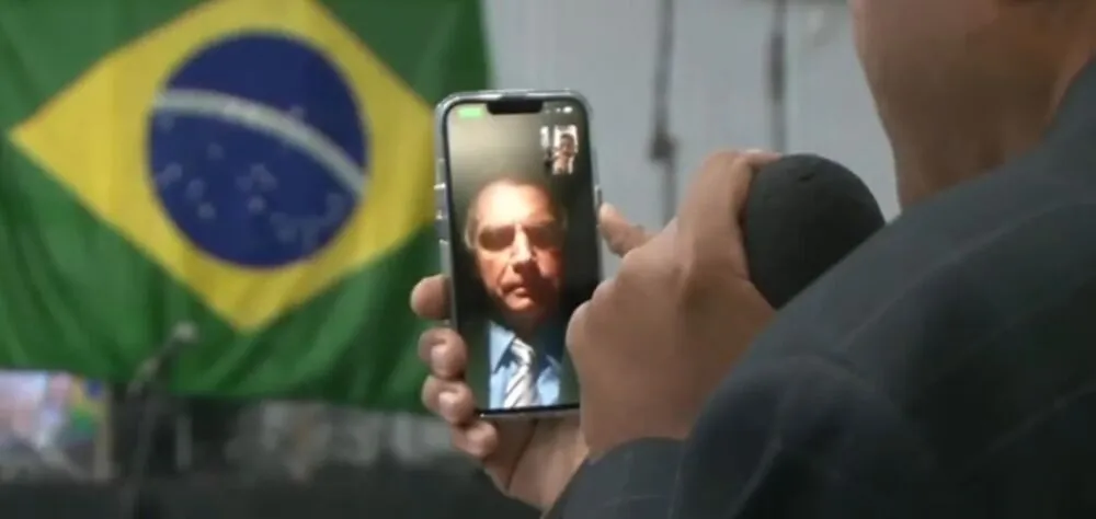 Presidente Bolsonaro falou aos fiéis por meio de uma ligação de vídeo