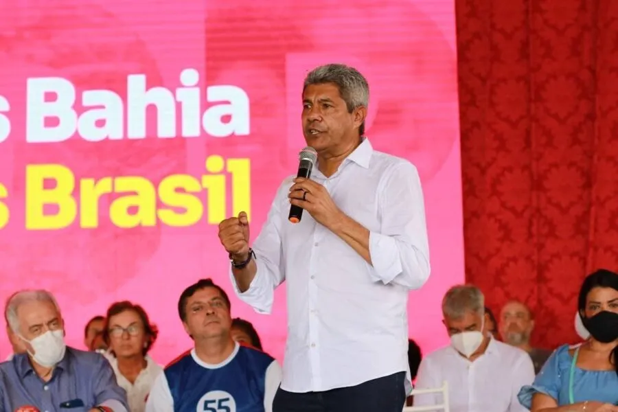 Professor licenciado da instituição, o candidato lembra que “a Constituição Federal garante à universidade o espaço da livre manifestação