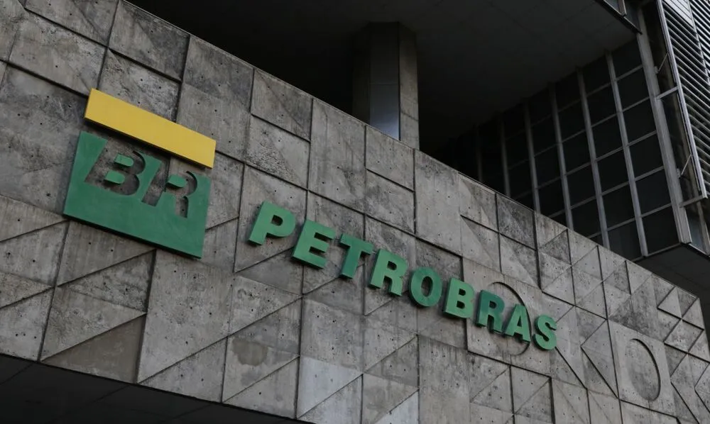 Petrobrás é acusada de praticar abuso eleitoral contra funcionários