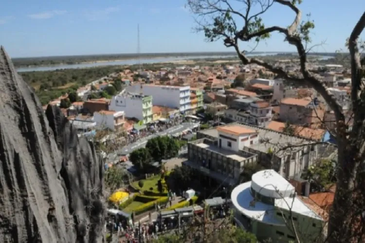 Em Bom Jesus da Lapa, 1.761 contratados eram temporários, em contraposição aos 1.638 servidores efetivos