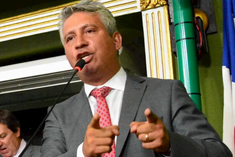 "O desespero pela aproximação da derrota tem feito com que eles façam de tudo, sem o menor escrúpulo"