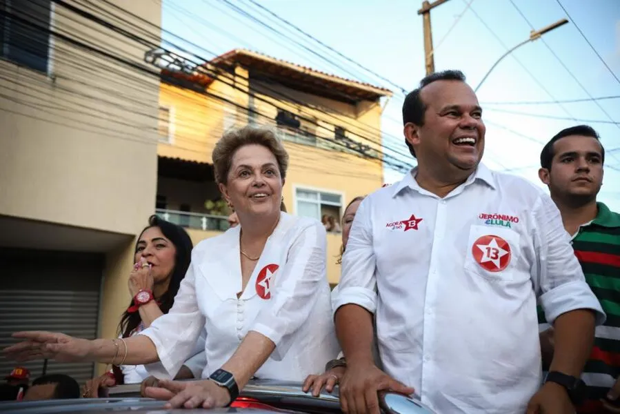 Geraldo Júnior participou de carreata em Lauro de Freitas ao lado da ex-presidente Dilma Rousseff