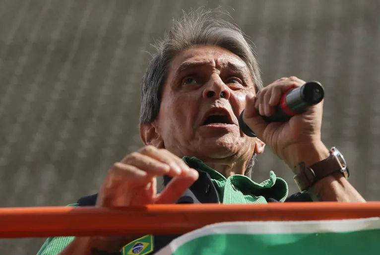 Roberto Jefferson atacou policiais com tiros e granadas