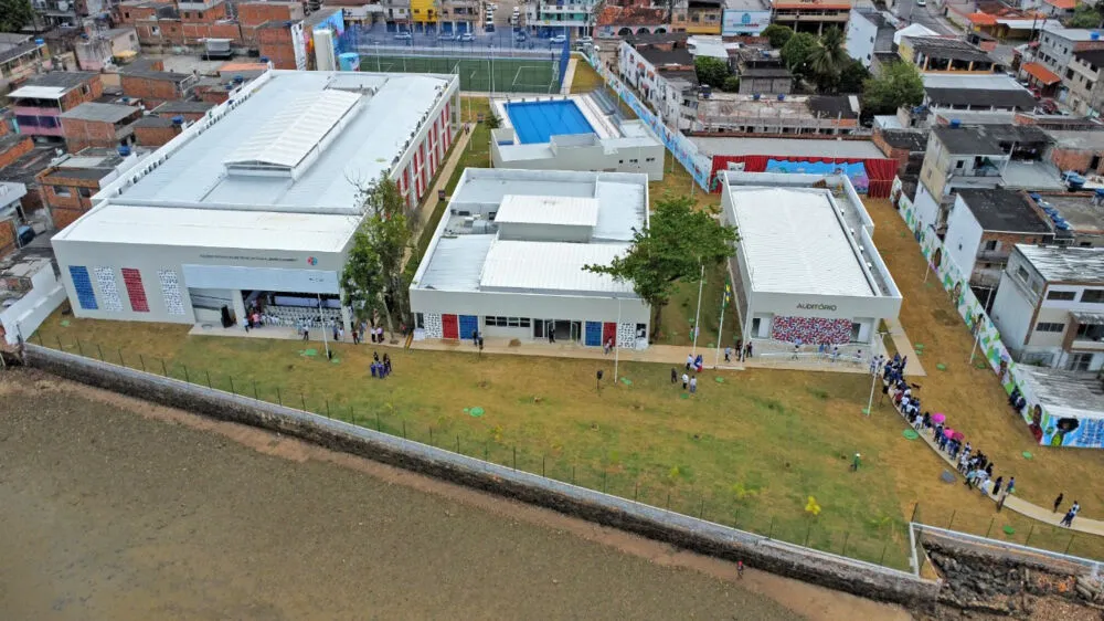 Governo da Bahia inaugura escola de grande porte em Paripe