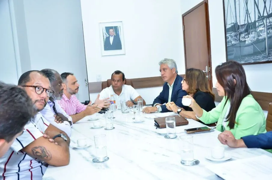 Reunião de vereadores com dirigentes da APLB/Sindicato sobre proposta sobre o pagamento do retroativo da mudança de nível dos professores e coordenadores pedagógicos da rede municipal de ensino