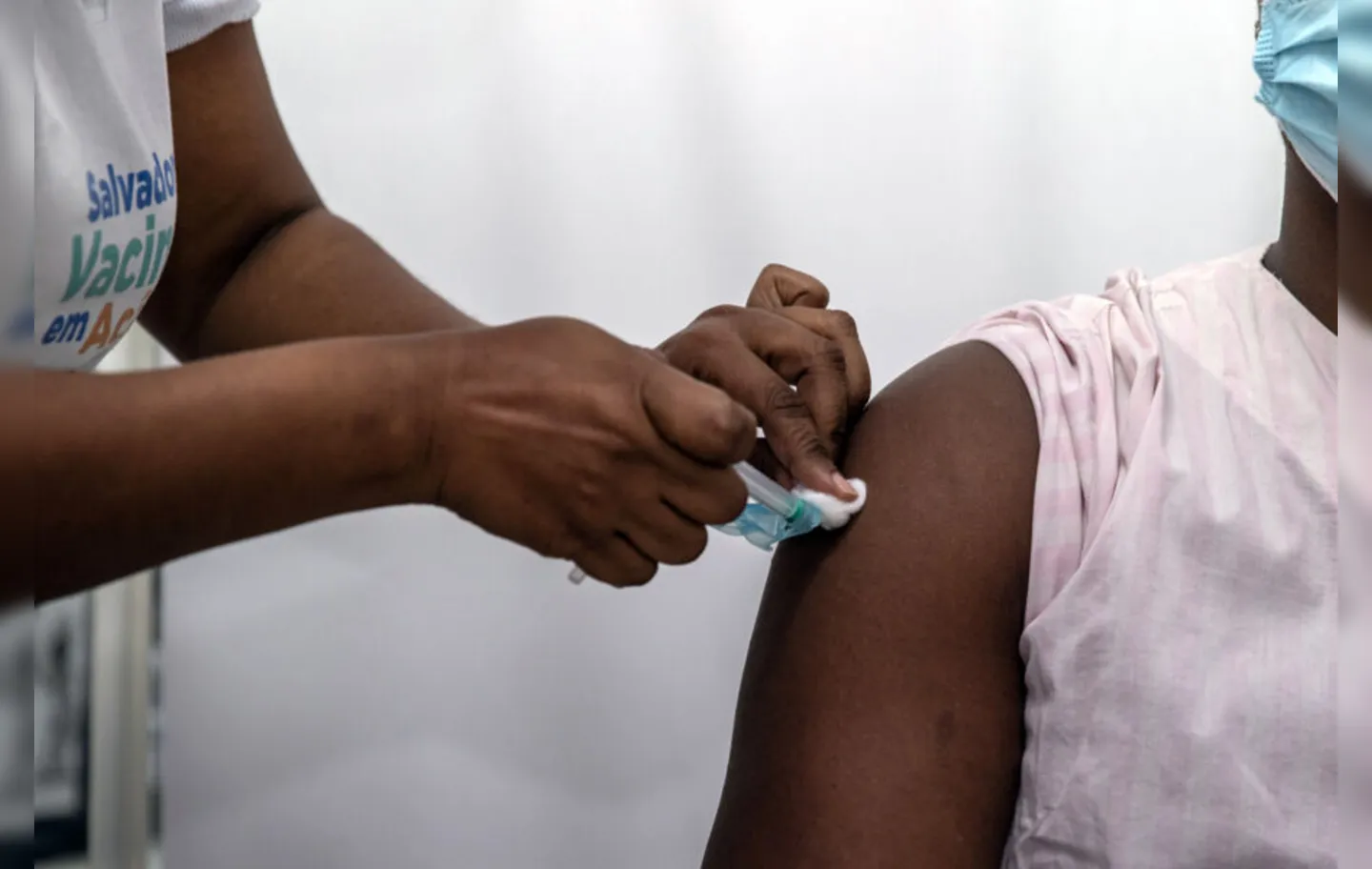 Imunização também segue para os indivíduos com 18 anos ou mais vacinados com a Janssen no esquema primário