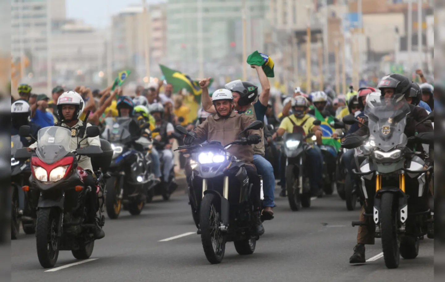 Bolsonaro em motociata realizada em Salvador, no dia 2 de julho