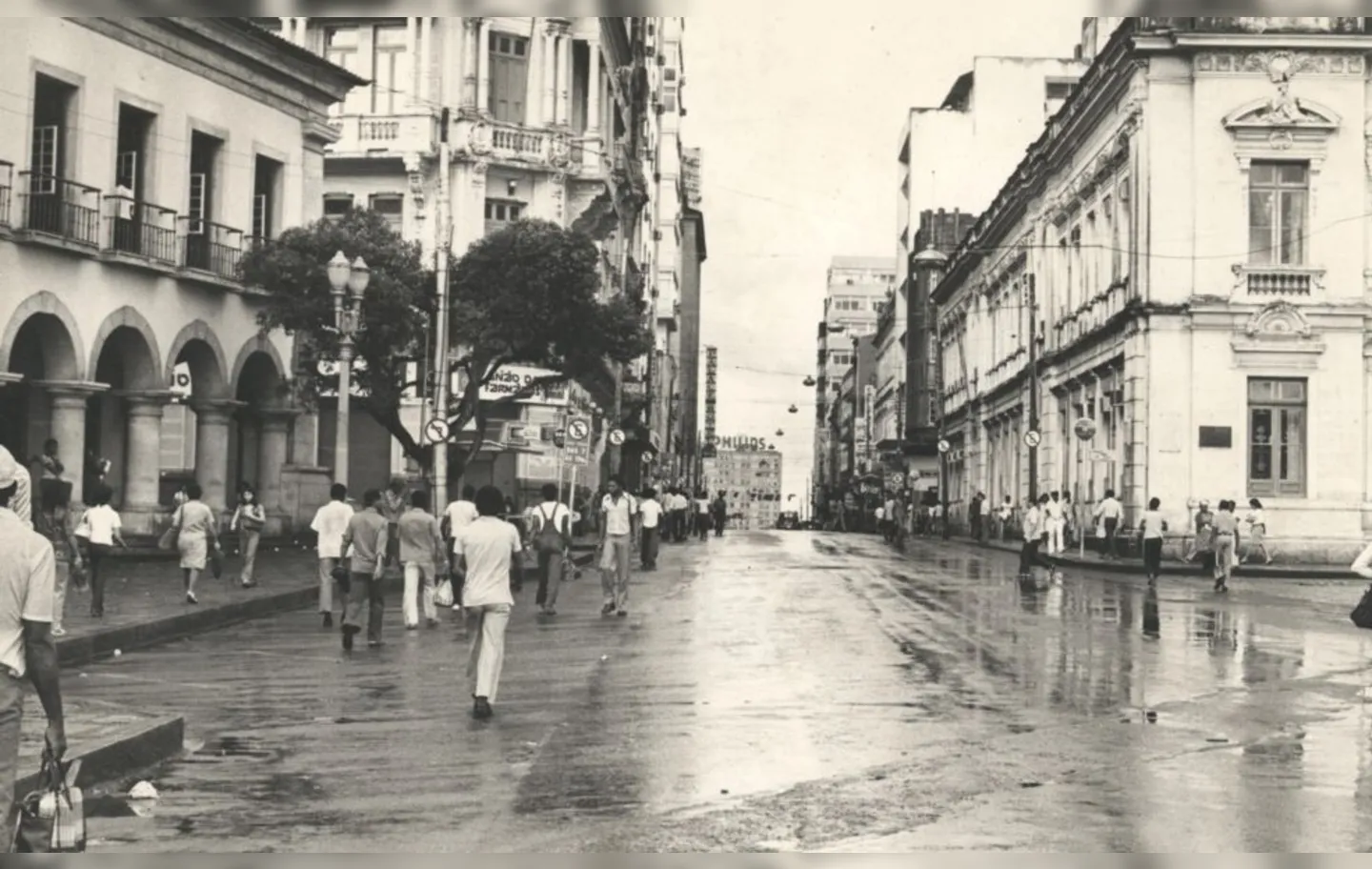 Rua Chile foi considerada o endereço mais elegante da cidade. Data: 11/5/1978.