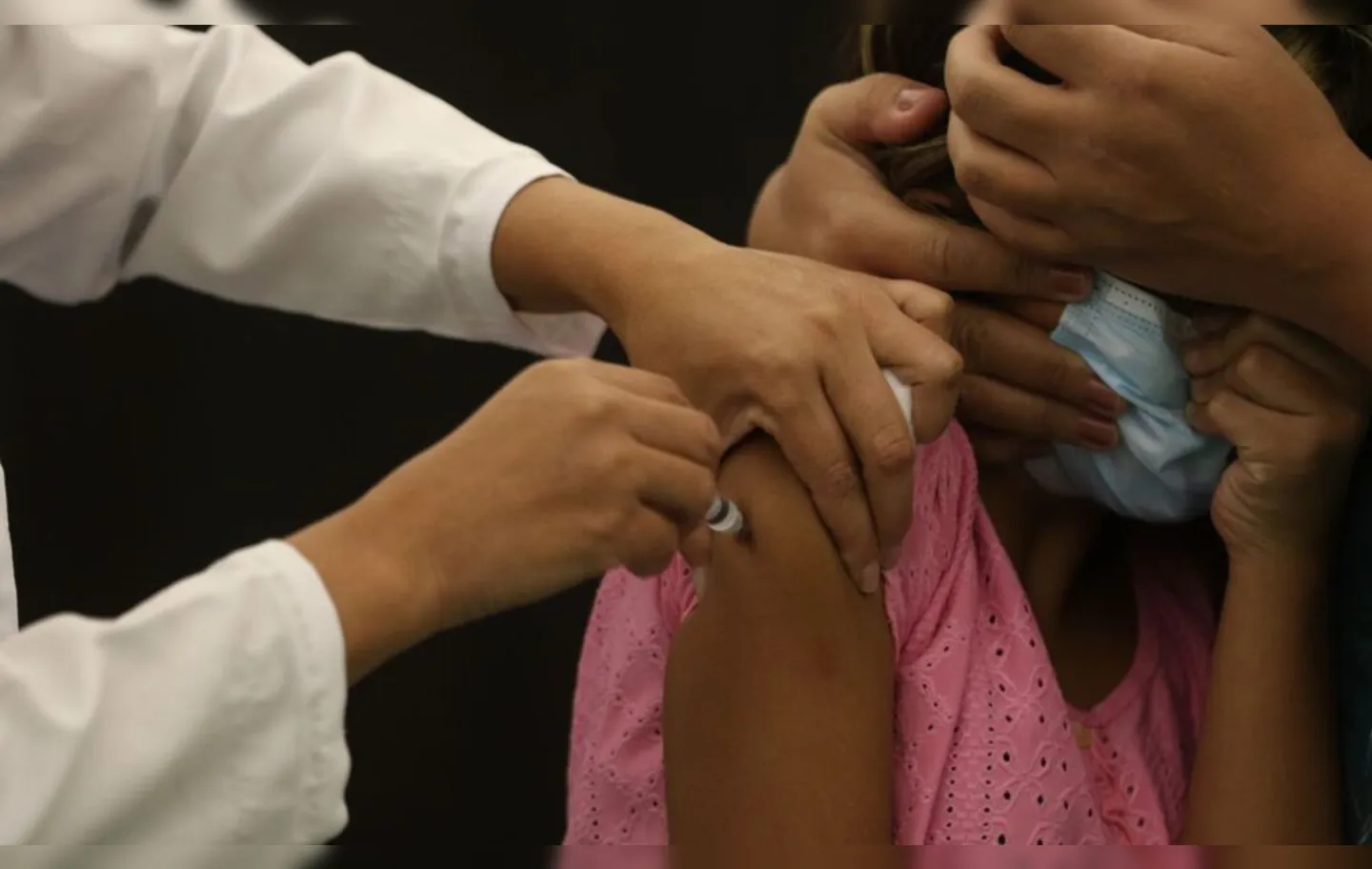 Completar o esquema vacinal é essencial para conter avanço da doença