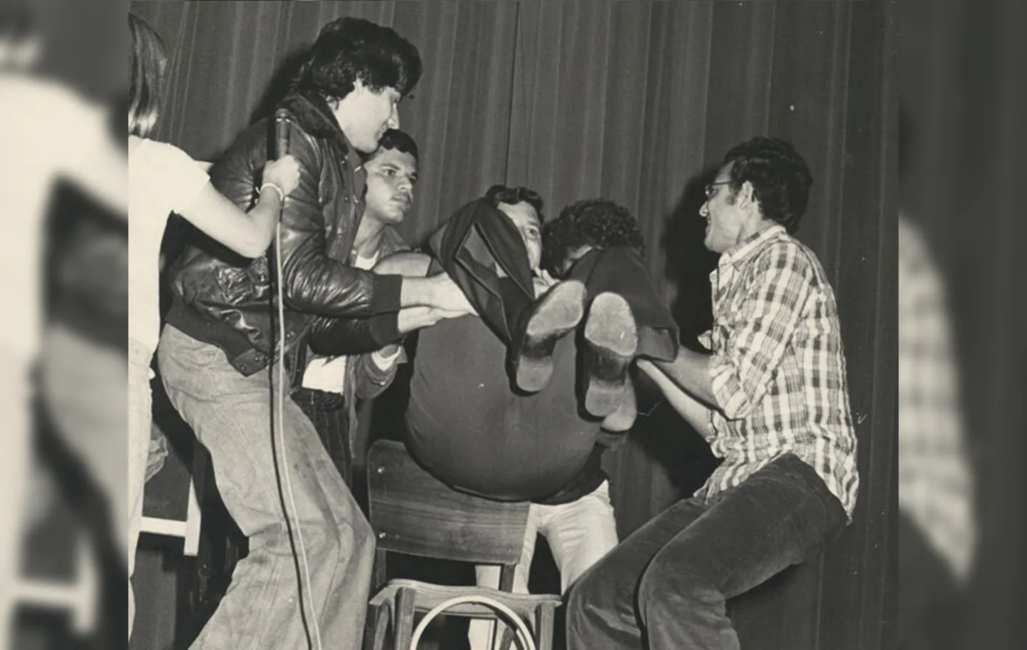 No TCA, Uri Geller fez número de levitação com ajuda do público. Data: 31/8/1976