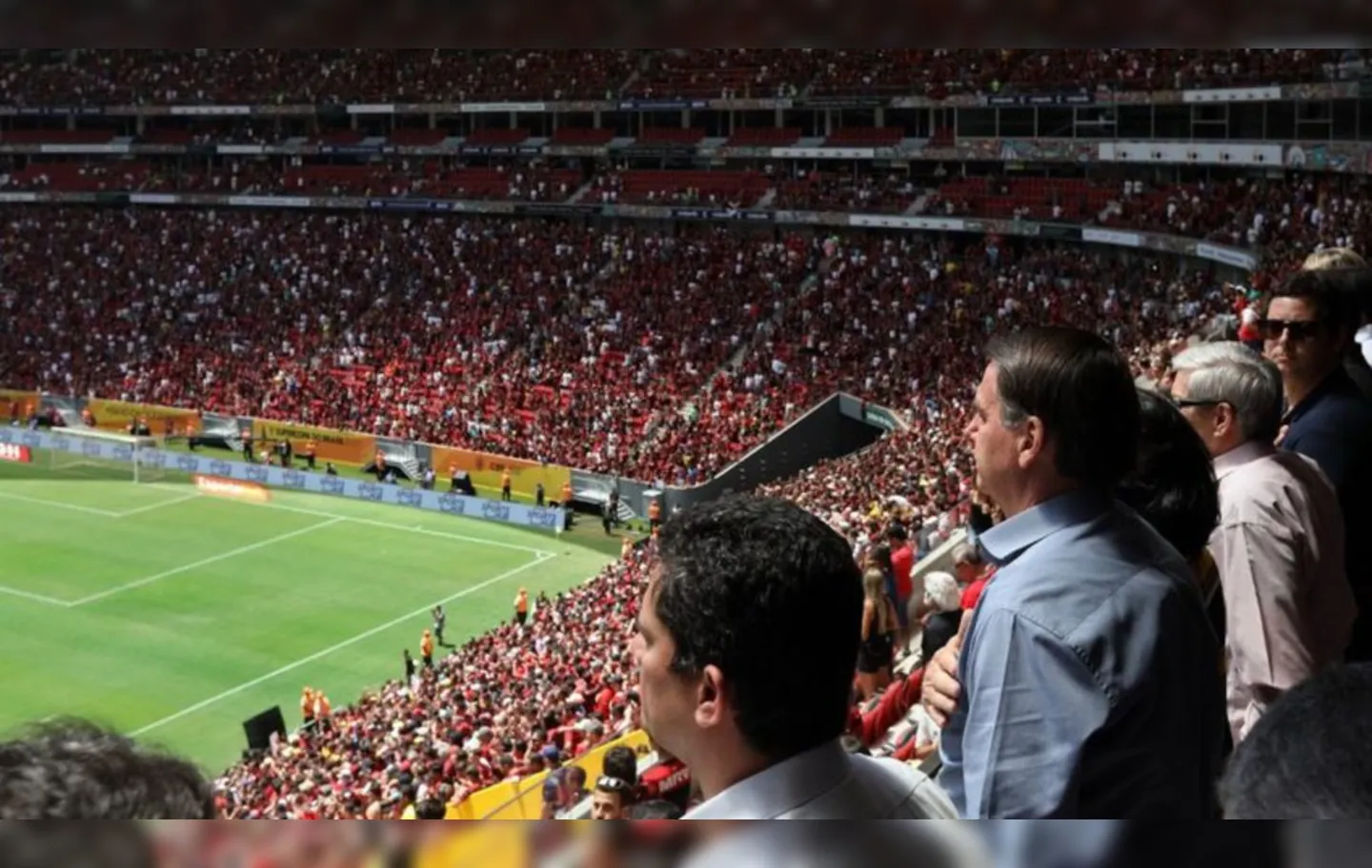 O presidente Jair Bolsonaro, assiete o Jogo Flamengo e Atlético PR no Estádio Nacional de Brasília "Mané Garrincha"