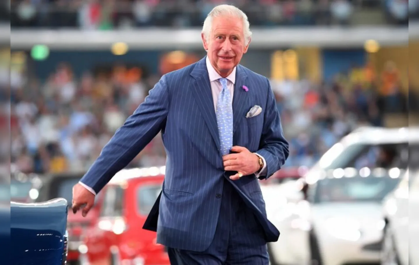 Príncipe Charles enfrenta suspeitas de concessão de títulos da realeza em troca de doações