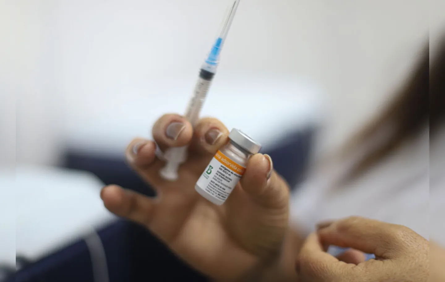 Em julho, foi aprovado pela Anvisa a ampliação da autorização de uso emergencial da vacina para crianças nessa faixa etária