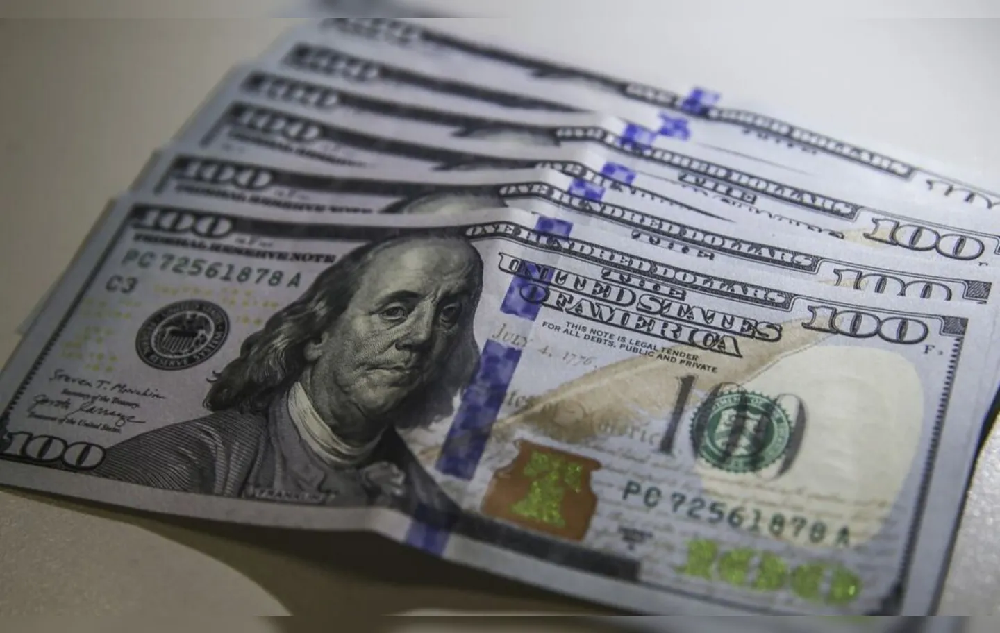 Valor do dólar já recuou 8,8% desde o início do ano