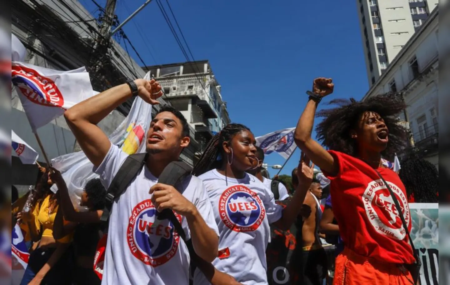 Ato pró-democracia em Salvador: a gritaria é nacional