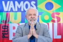Imagem ilustrativa da imagem Lula busca atrair terceira via para vencer no primeiro turno