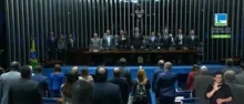 Imagem ilustrativa da imagem Com Bolsonaro presente, Congresso promulga PEC dos Auxílios