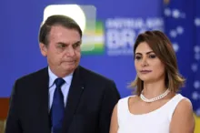 Imagem ilustrativa da imagem Bolsonaro diz que questionou Michelle sobre foto com mulher de Pádua