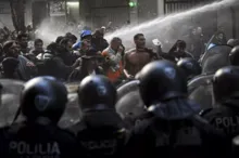 Imagem ilustrativa da imagem Manifestação a favor de  Kirchner termina com 14 policiais feridos