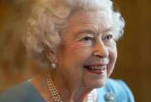 Imagem ilustrativa da imagem Rainha Elizabeth II é colocada sob supervisão médica