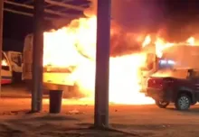 Imagem ilustrativa da imagem Incêndio destrói veículos e deixa 13 pessoas intoxicadas