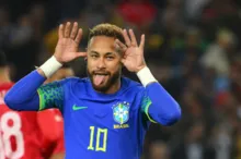 Imagem ilustrativa da imagem Neymar promete homenagear Bolsonaro ao marcar primeiro gol na Copa