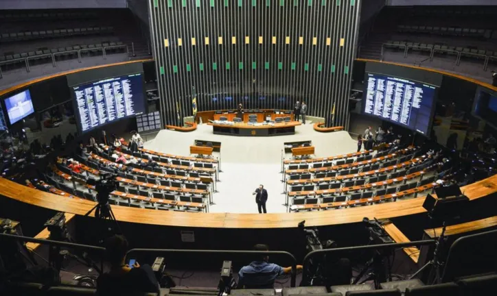 Caminho para se tornar deputado federal requer vasta experiência em cargos anteriores