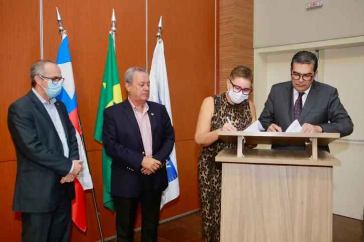 Paulo Moreno Carvalho, procurador geral do Estado; Mara Souza, secretária de Ciência, Tecnologia  e Inovação do Estado; o presidente da Fieb, Ricardo Alban;  e o diretor de operações do Senai Cimatec, Luís Breda