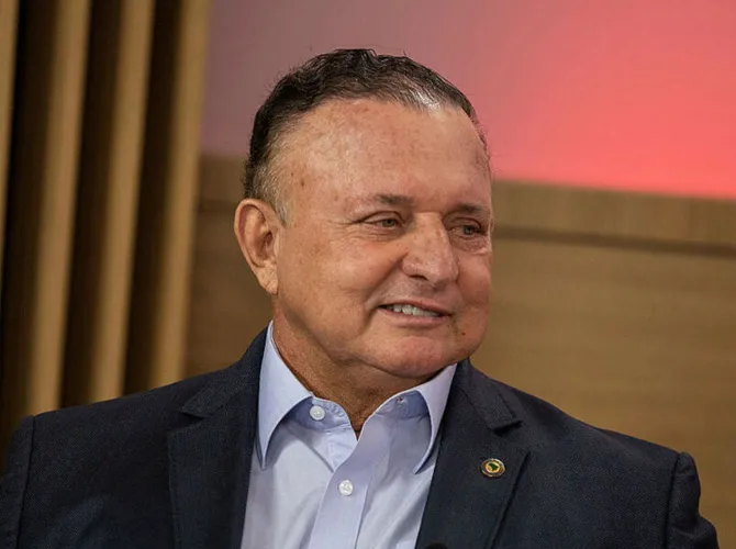 Adolfo diz que cortou despesas em vários setores, mas, mesmo assim, fatos alheios à gestão influenciaram negativamente
