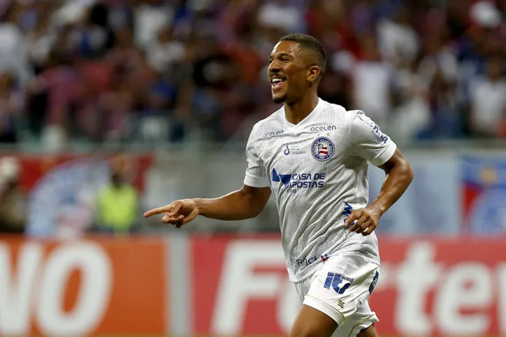 O campo mostra que Davó hoje deveria ser o primeiro a receber a camisa de titular no setor de ataque