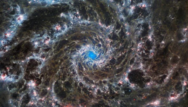 Telescópio Espacial James Webb revelou novos detalhes deslumbrantes da galáxia fantasma