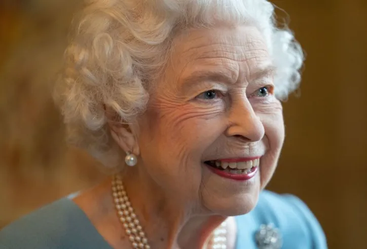 "O palácio não divulga boletins sobre a saúde da rainha a menos que seja algo significativo", disse o comentarista de família real Robert Hardman à BBC