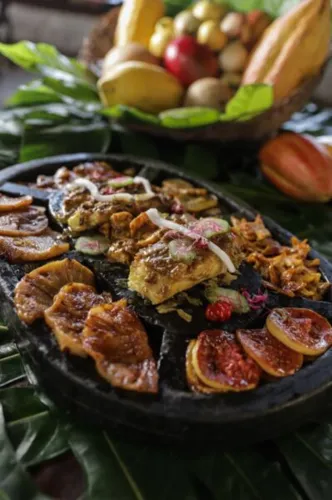 O Misto Tropical, do restaurante Paraíso Tropical, é feito à base de frutas e frutos do mar