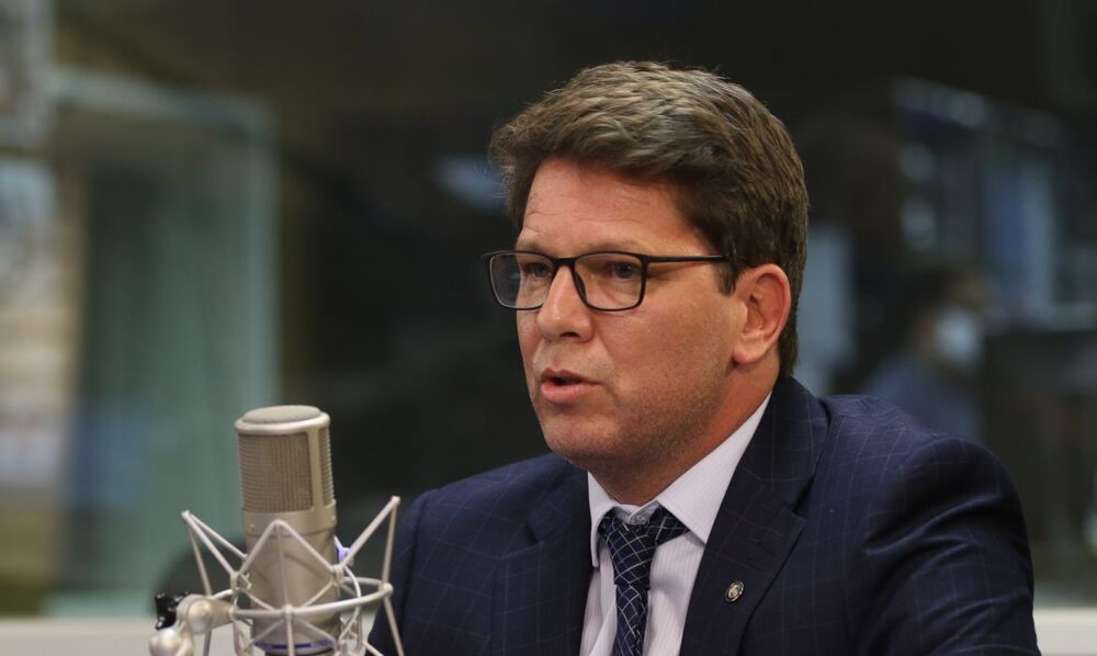 Ele foi submetido a um cateterismo e angioplastia, para desobstrução das artérias coronárias