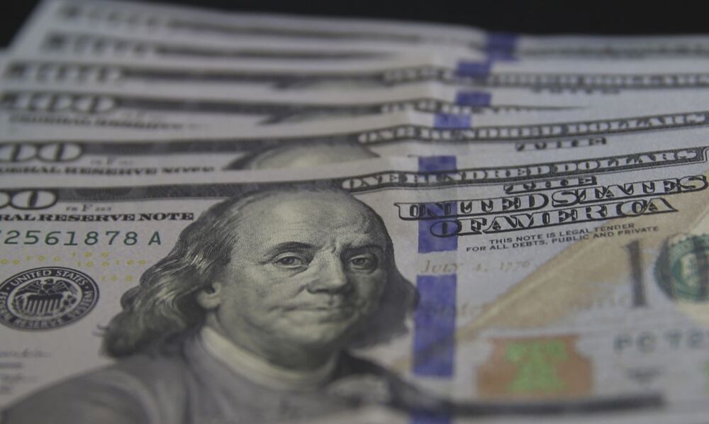 Bolsa de valores subiu mais de 2% e recuperou o nível de 100 mil pontos