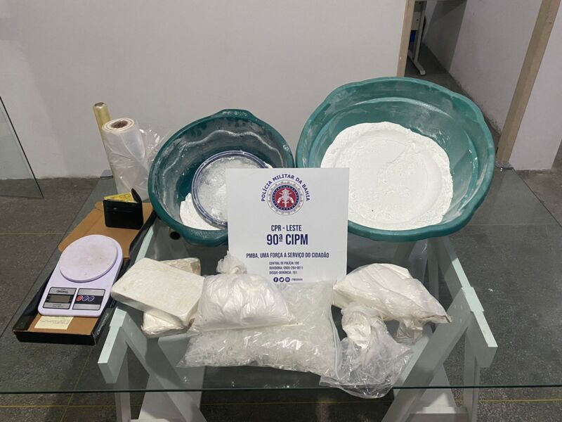 Suspeitos fugiram ao perceberem a chegada dos policiais no imóvel