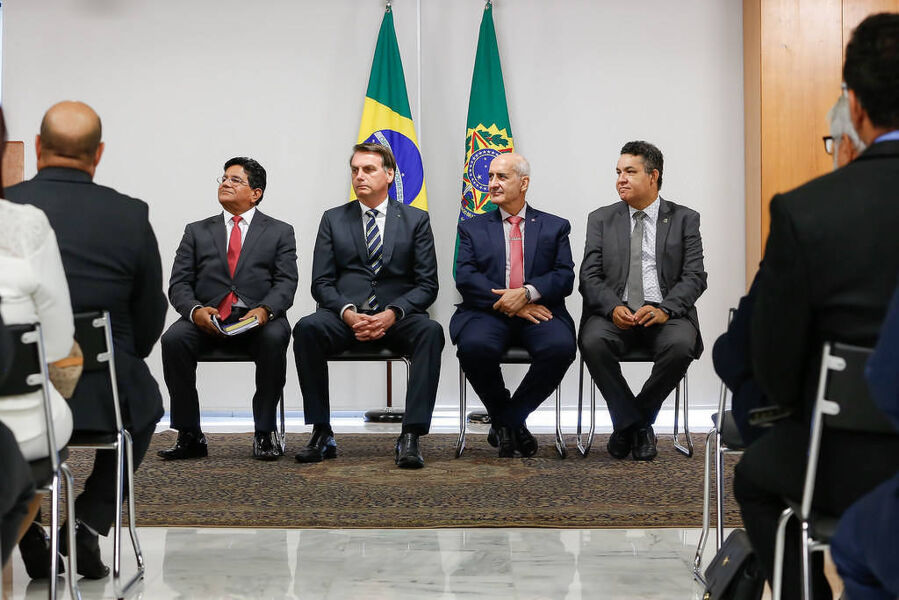 Pastores Gilmar Santos e Arilton Moura são recebidos por Bolsonaro em 2019