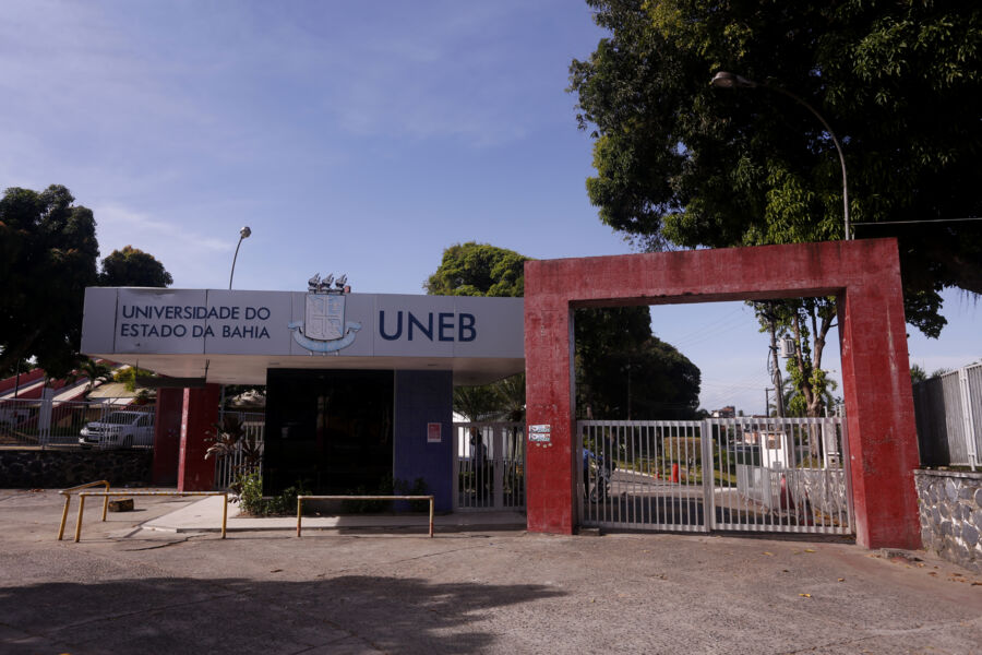 Um dos eixos polêmicos da discussão é o questionamento sobre a origem da filosofia
Salvador, BA –
Fachada da Universidade do Estado da Bahia - Uneb,
Foto: Olga Leiria
Data: 16/11/2020.