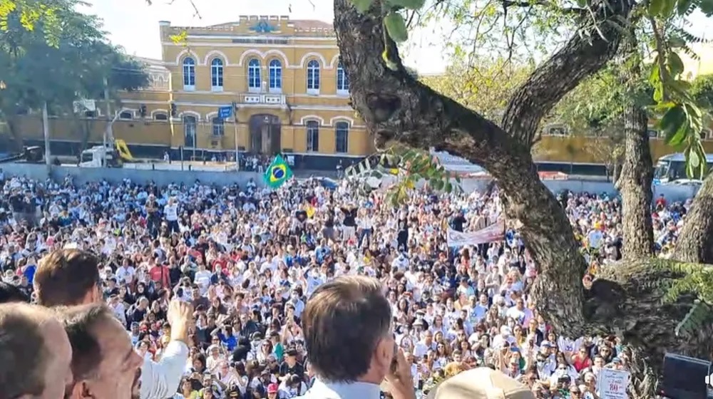 Presidente discursou num trio a uma plateia de apoiadores em São Paulo