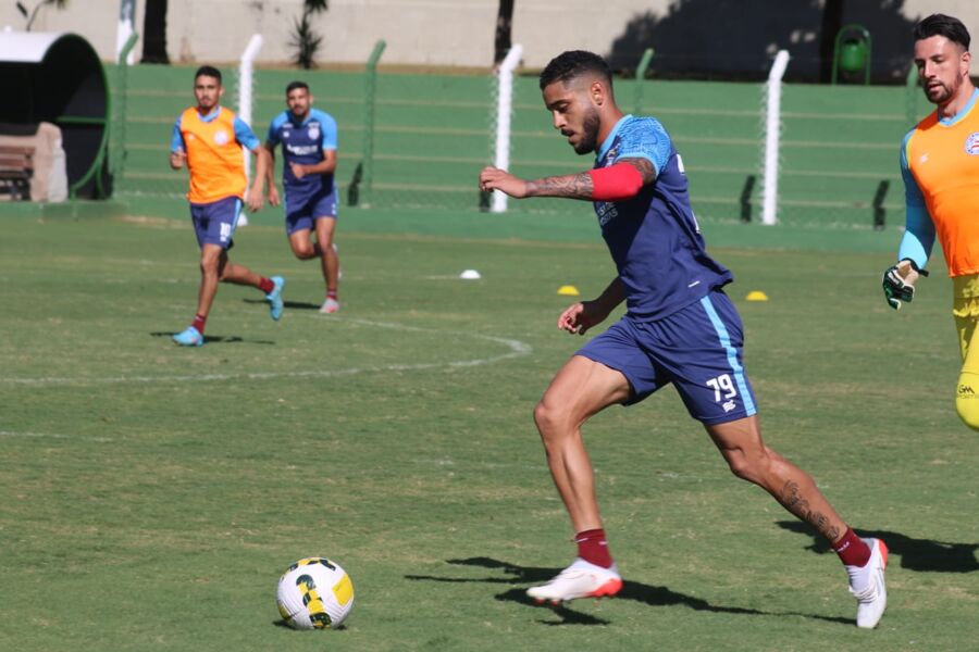 Zé Vitor, Raí e Warley se juntaram ao grupo ainda em solo goiano