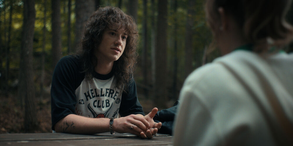 Joseph Quinn como o “metaleiro” Eddie Munson: porque o doidão sempre leva a culpa de tudo?